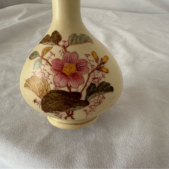 Vintage ceramic handmade painted floral vase gilded gold home decor cream - Picture 3 of 6